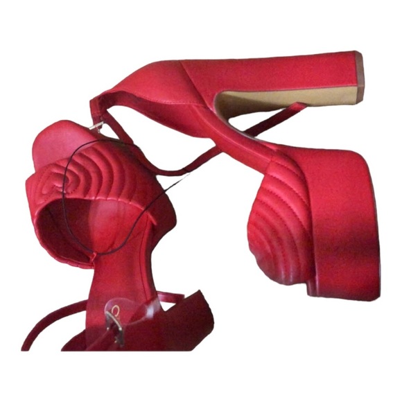 Aldo red quilted‎ heart platform Ankle strap puffy platform heel sandals size 10 - Picture 2 of 16